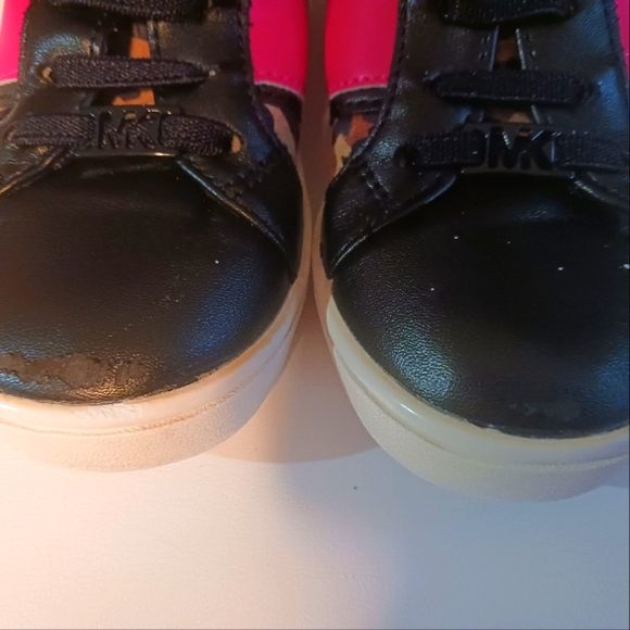 MICHAEL KORS KIDS SHOES SIZE 10 - Picture 2 of 7